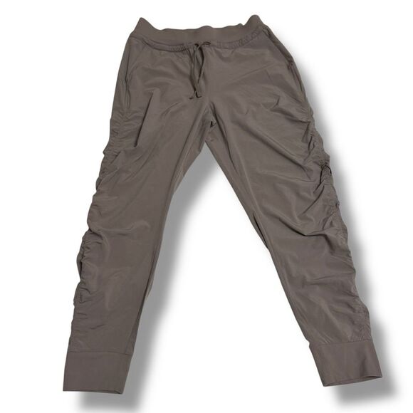 Athleta Attitude athletic casual Pant Tan Size 6 - Picture 1 of 6